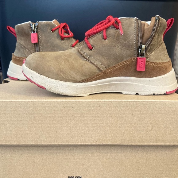 Kids UGG boot: waterproof with side zipper and laces - Picture 2 of 3